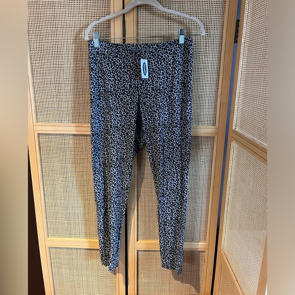 Old Navy Pants - NWT Old Navy Women’s L Leopard Leggings